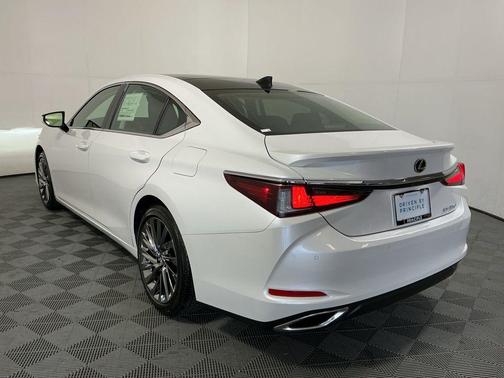 2025 Lexus ES 350 Ultra Luxury