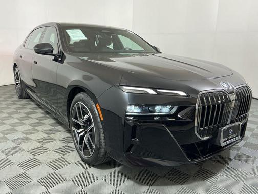 2023 BMW 740 i