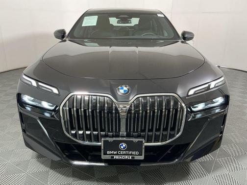 2023 BMW 740 i