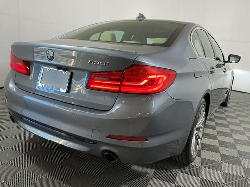 2019 BMW 530 i
