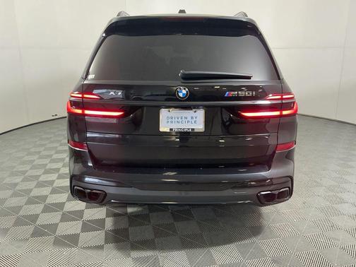 2025 BMW X7 M60i