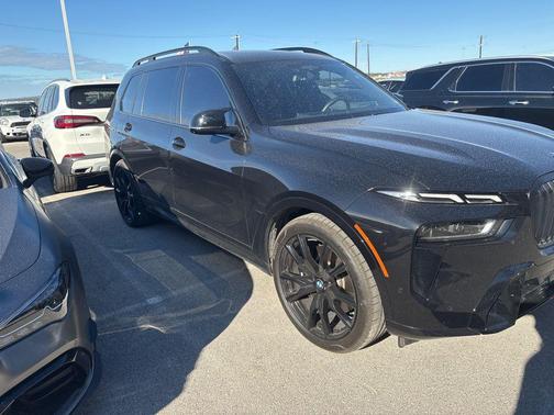 2025 BMW X7 M60i