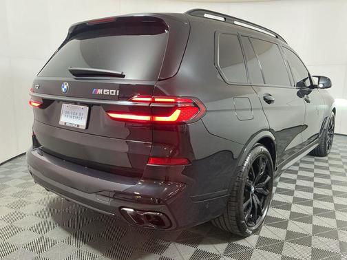 2025 BMW X7 M60i