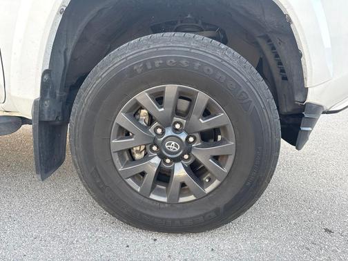 Ice Cap 2023 Toyota Tacoma SR5