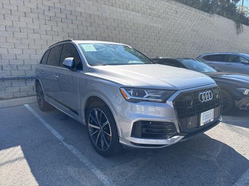 2022 Audi Q7 55 Premium Plus
