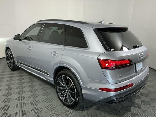 2022 Audi Q7 55 Premium Plus