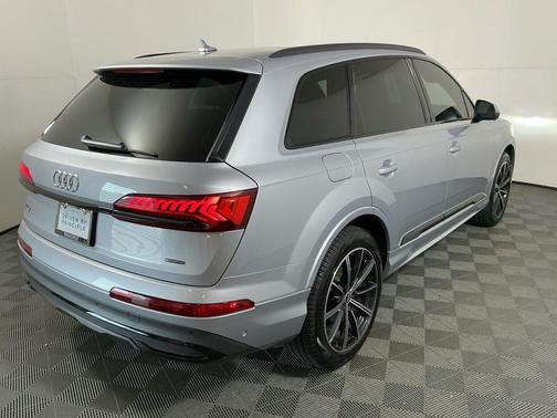 2022 Audi Q7 55 Premium Plus