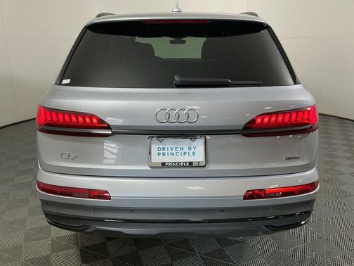 2022 Audi Q7 55 Premium Plus