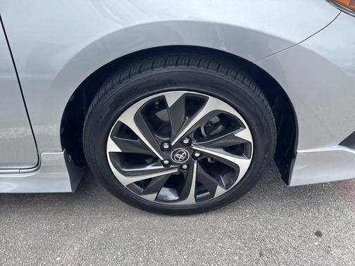 Classic Silver Metallic 2018 Toyota Corolla iM Base