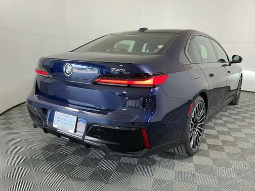 Tanzanite Blue II Metallic 2026 BMW 740 xDrive