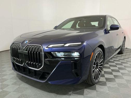 Tanzanite Blue II Metallic 2026 BMW 740 xDrive