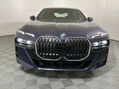 Tanzanite Blue II Metallic 2026 BMW 740 xDrive
