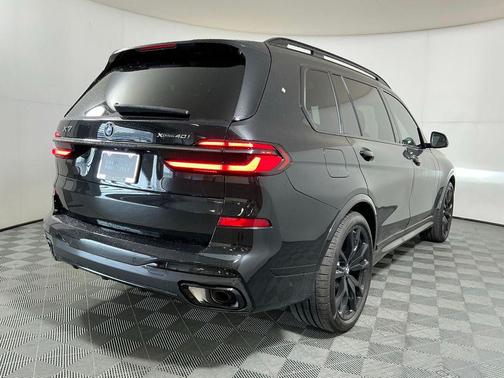 Black Sapphire Metallic 2027 BMW X7 xDrive40i