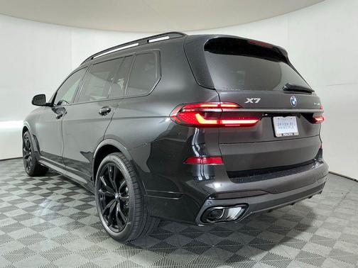 Black Sapphire Metallic 2027 BMW X7 xDrive40i