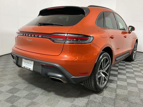2022 Porsche Macan Base