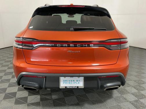 2022 Porsche Macan Base