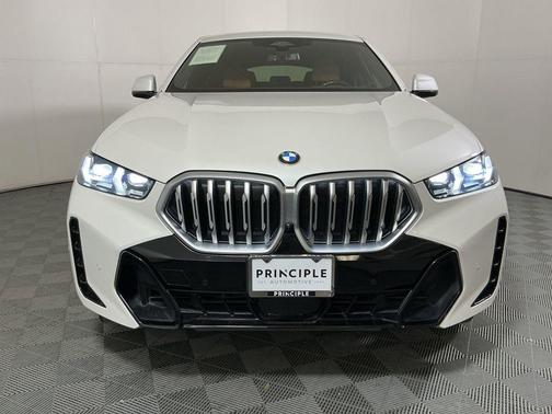 Mineral White Metallic 2024 BMW X6 xDrive40i