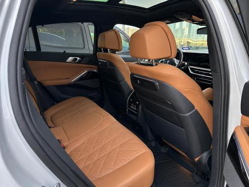 Mineral White Metallic 2024 BMW X6 xDrive40i