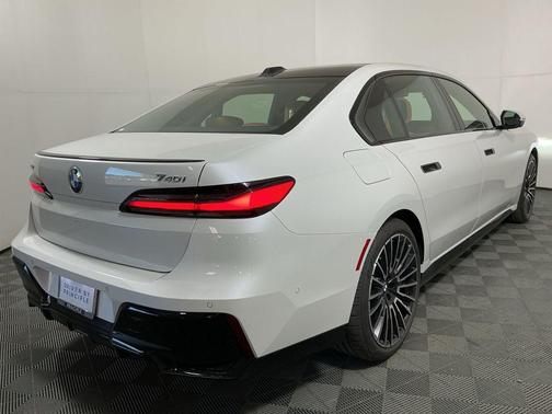 2026 BMW 740 i xDrive