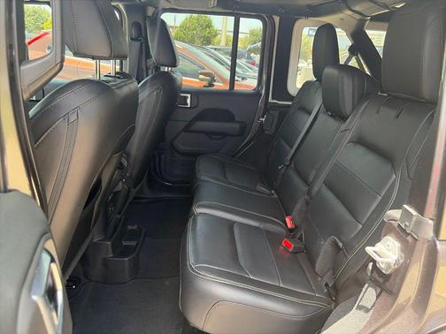 Granite Crystal Metallic Clearcoat 2021 Jeep Wrangler Unlimited Sahara