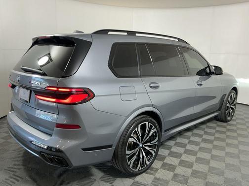 2024 BMW X7 M60i