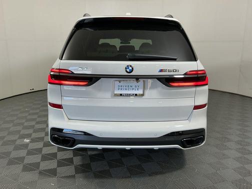 300 2027 BMW X7 M60i