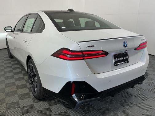 2026 BMW 550e xDrive