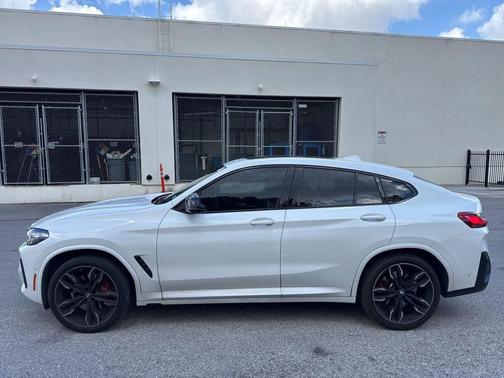 Alpine White 2023 BMW X4 M40i