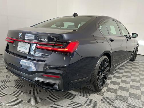 2021 BMW 740 740i