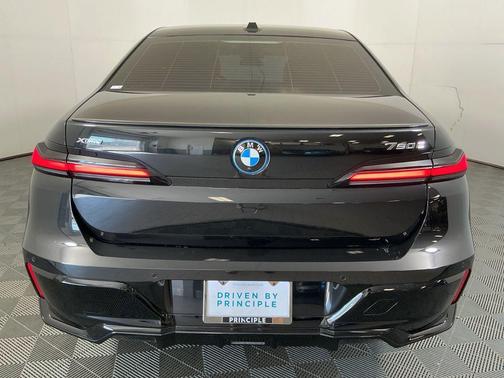 2025 BMW 750e i xDrive