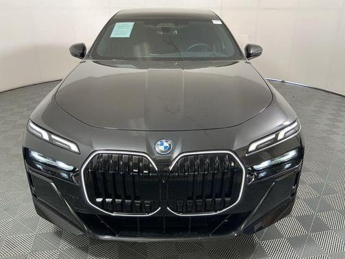 2025 BMW 750e i xDrive
