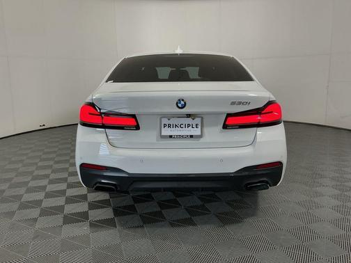 Alpine White 2022 BMW 530 i