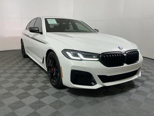Alpine White 2022 BMW 530 i
