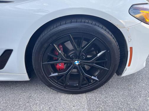 Alpine White 2022 BMW 530 i