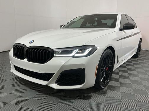 Alpine White 2022 BMW 530 i