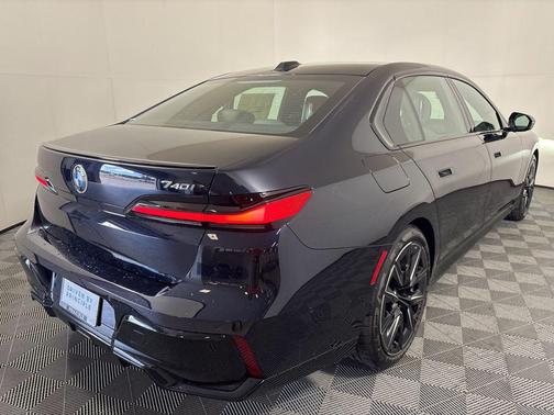 2025 BMW 740 i