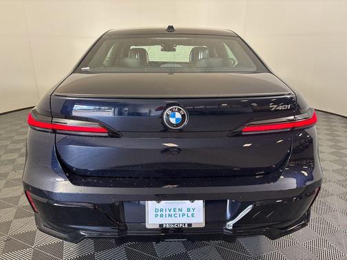 2025 BMW 740 i