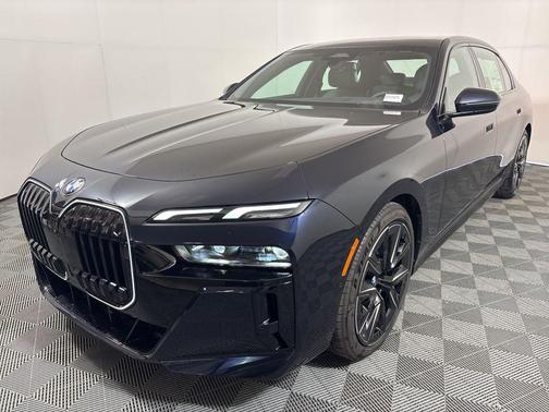 2025 BMW 740 i