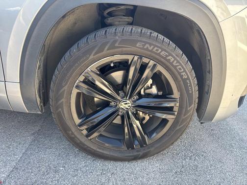Pyrite Silver Metallic 2022 Volkswagen Atlas 3.6L SEL