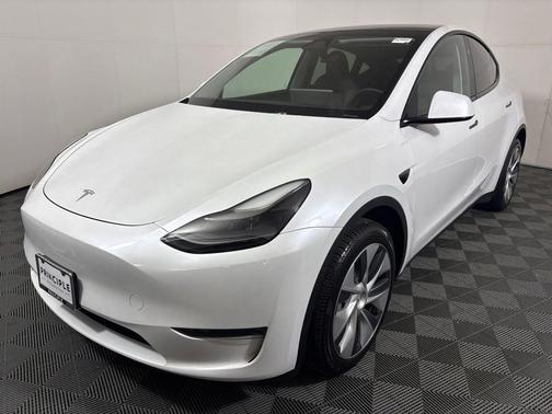 Pearl White Multi-Coat 2023 Tesla Model Y Long Range Dual Motor All-Wheel Drive