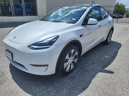 Pearl White Multi-Coat 2023 Tesla Model Y Long Range Dual Motor All-Wheel Drive