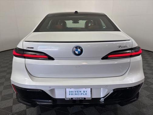 2025 BMW 750e i xDrive