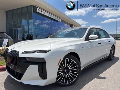 2025 BMW 750e i xDrive