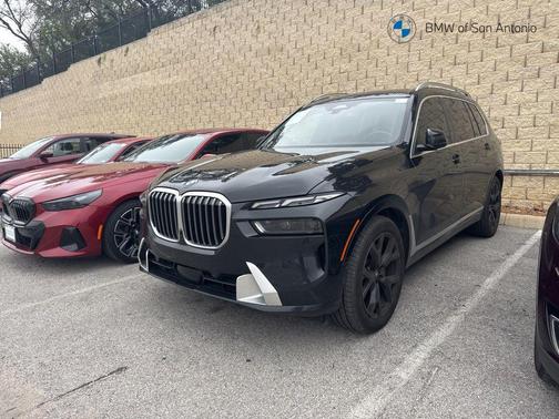 Black Sapphire Metallic 2025 BMW X7 xDrive40i