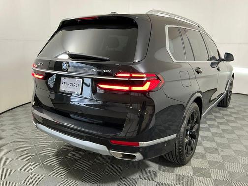 Black Sapphire Metallic 2025 BMW X7 xDrive40i