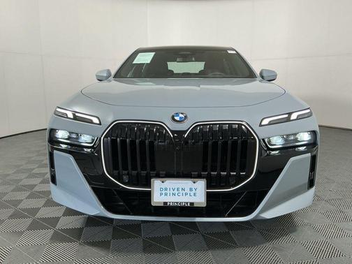 2025 BMW 740 740i