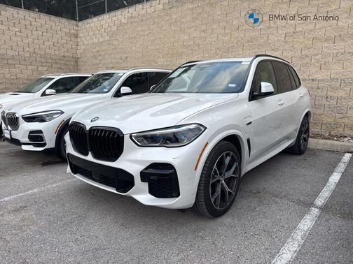 Mineral White Metallic 2023 BMW X5 PHEV xDrive45e