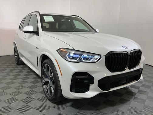Mineral White Metallic 2023 BMW X5 PHEV xDrive45e