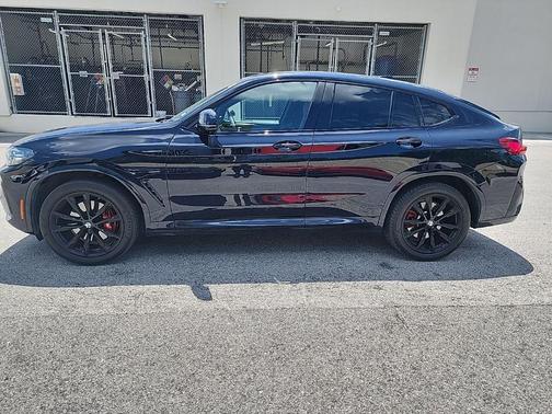 Carbon Black Metallic 2024 BMW X4 xDrive30i
