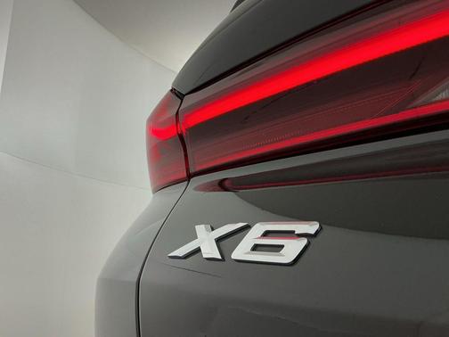 2022 BMW X6 xDrive40i